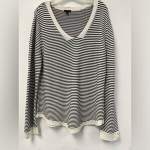 Gorgeous ribbed sweater very pretty and classy